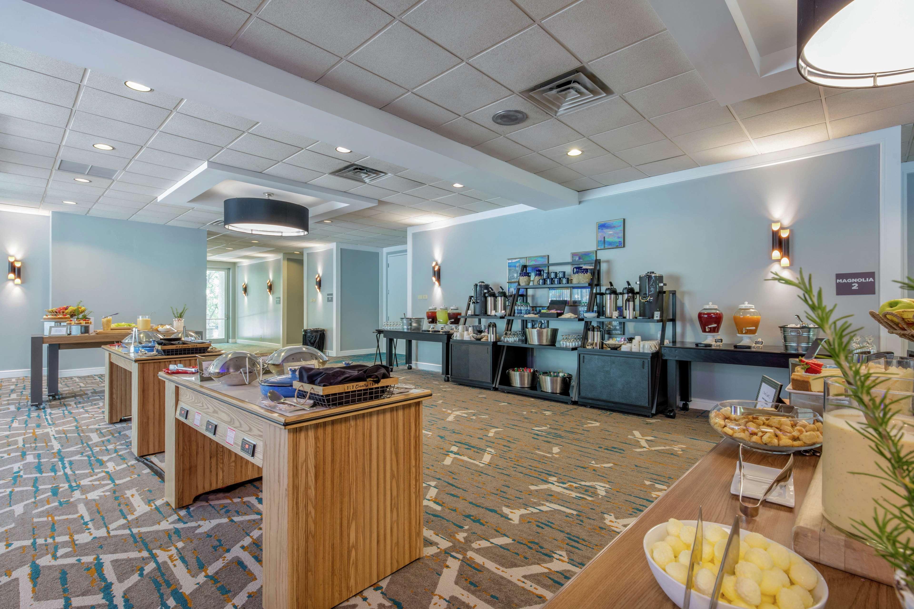 Doubletree Birmingham Perimeter Park Hotel Exterior photo