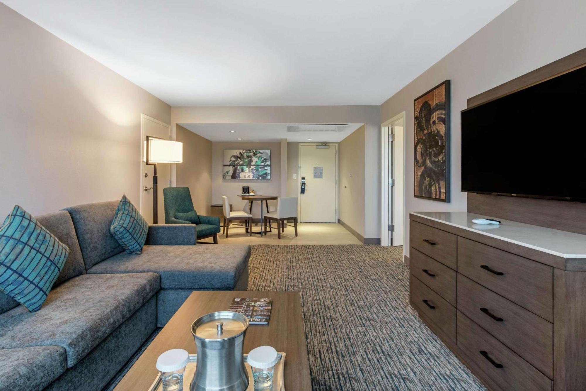 Doubletree Birmingham Perimeter Park Hotel Exterior photo