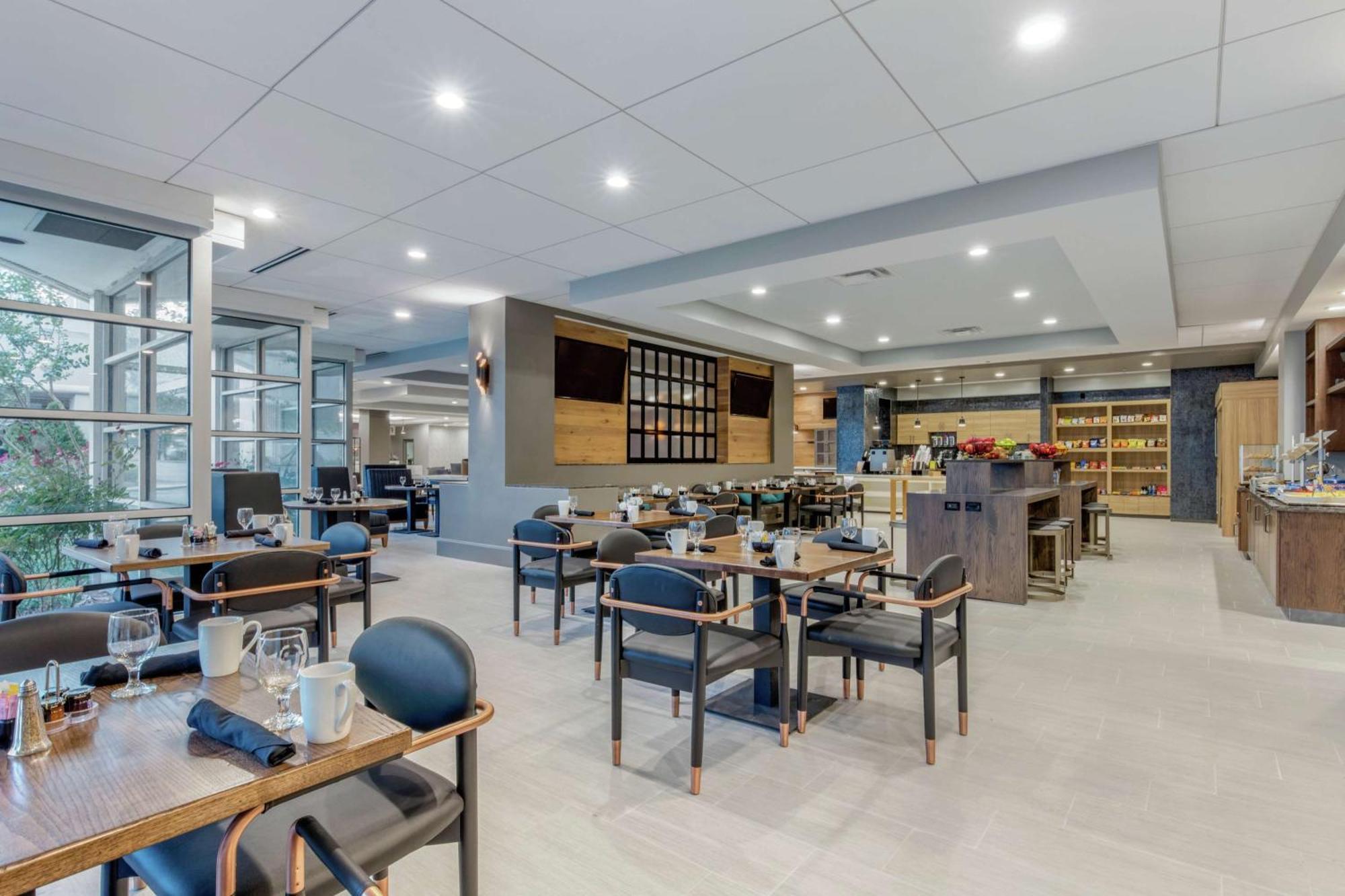 Doubletree Birmingham Perimeter Park Hotel Exterior photo