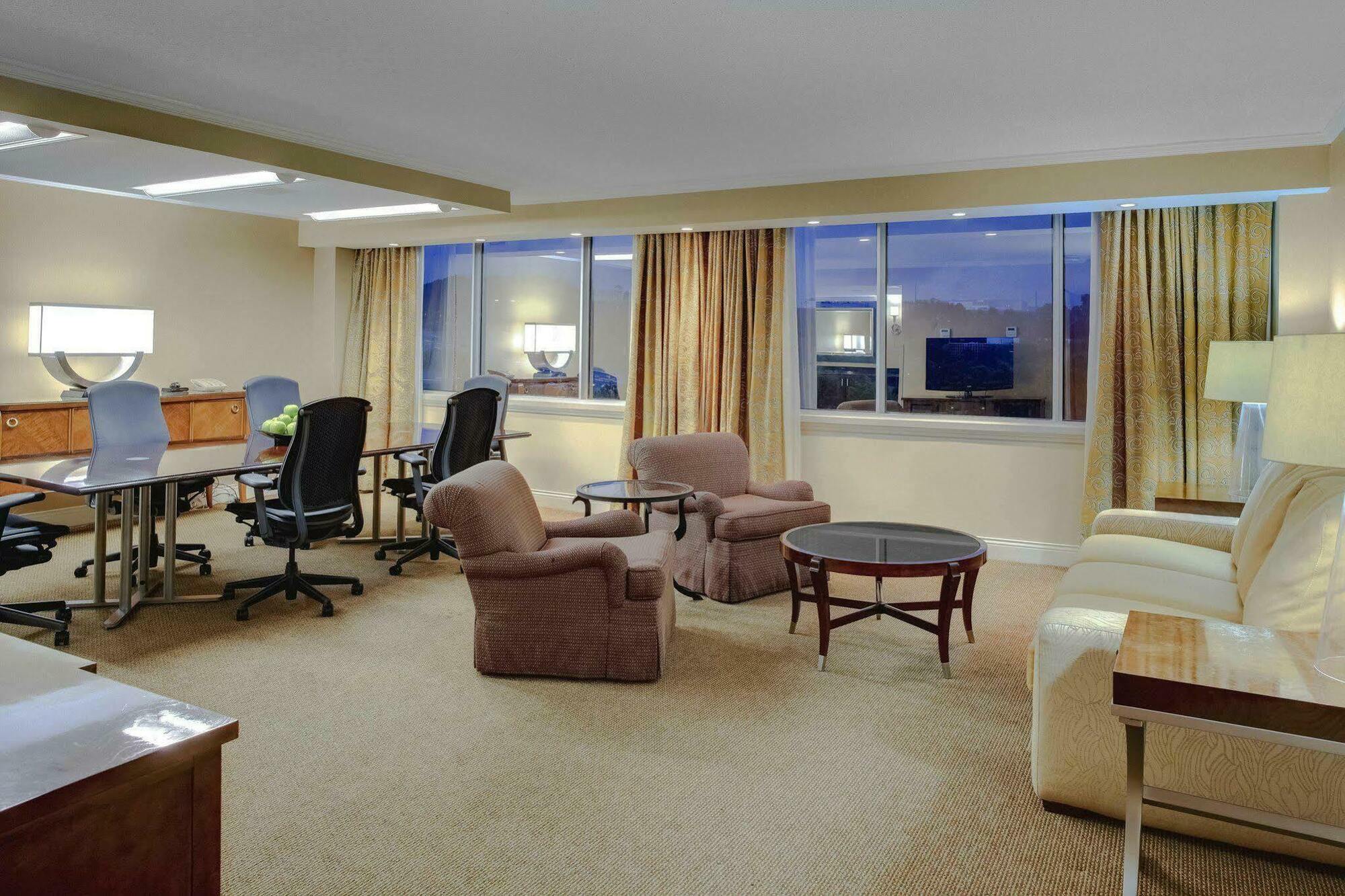 Doubletree Birmingham Perimeter Park Hotel Exterior photo